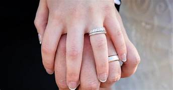 oval engagement rings gold